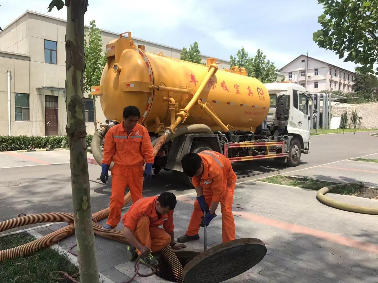 五家渠化粪池清理与5-8吨吸粪车施工效率分析